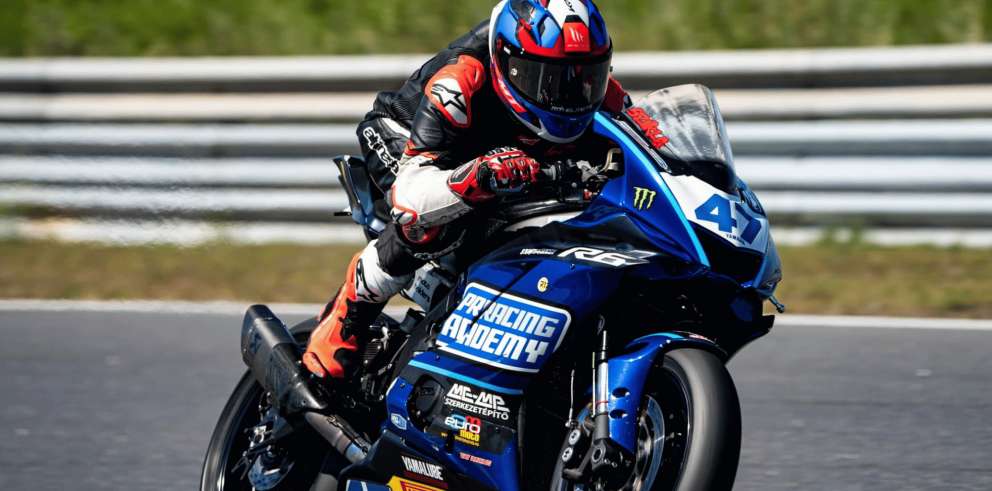 Varga Tibor Erik Proracing Academy akcióképe Yamaha R6 versenymotoron az ESBK-ban